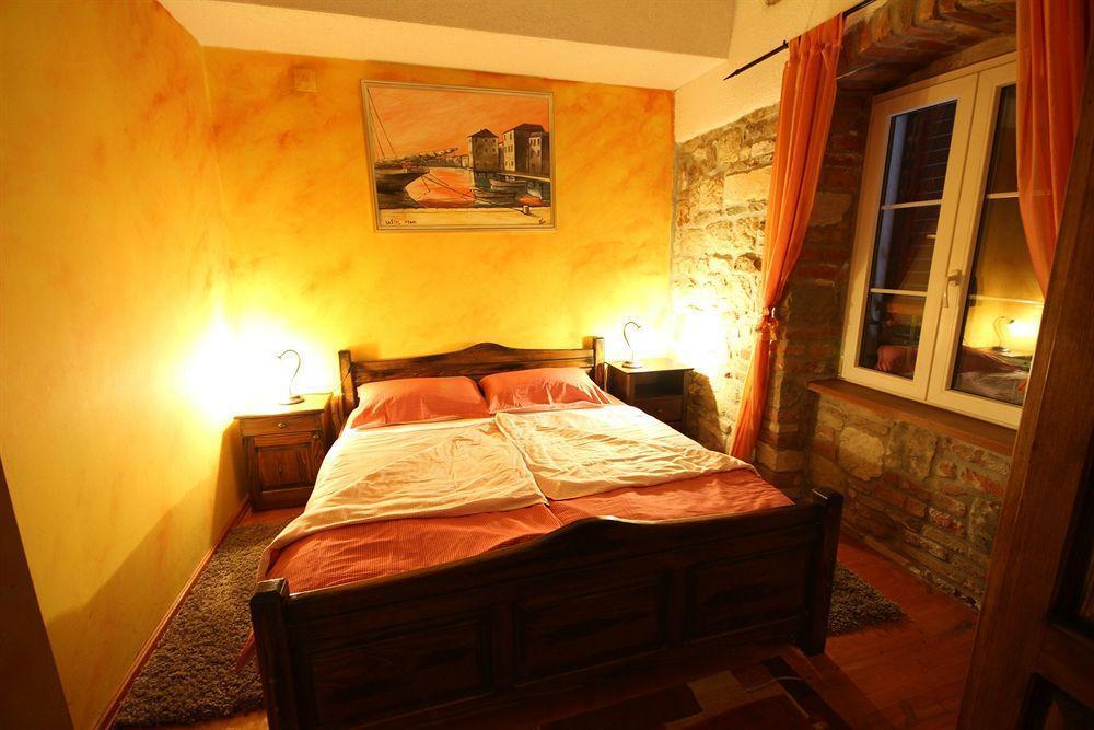 Kaštela XIV Century Rooms מראה חיצוני תמונה