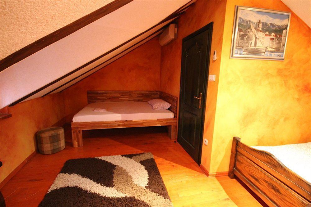 Kaštela XIV Century Rooms מראה חיצוני תמונה