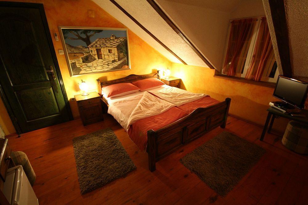 Kaštela XIV Century Rooms מראה חיצוני תמונה