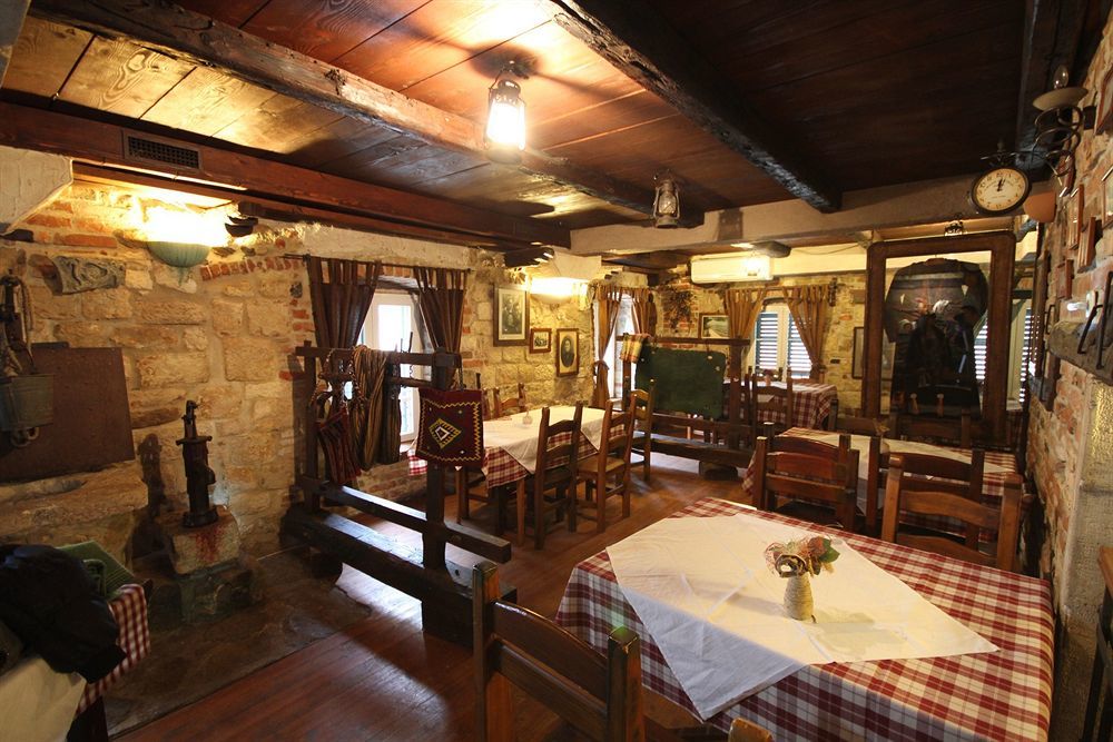 Kaštela XIV Century Rooms מראה חיצוני תמונה