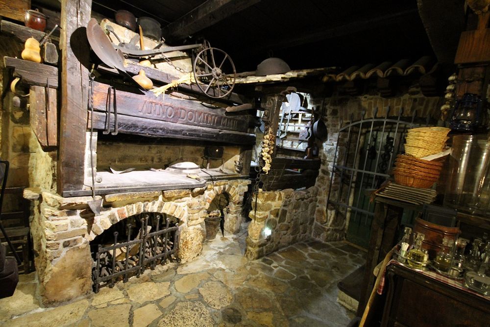 Kaštela XIV Century Rooms מראה חיצוני תמונה